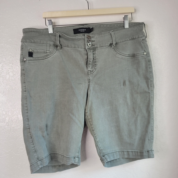 Torrid 11' Jegging Bermuda Short - Picture 6 of 7